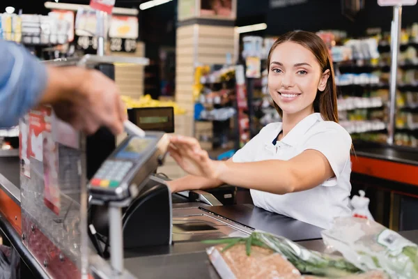 Atendimento no ponto de venda Ágil Caixa